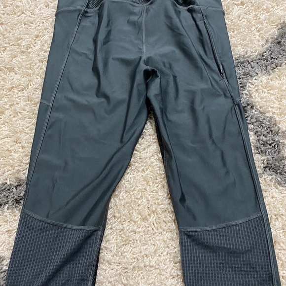 Under Armor workout leggings - Picture 3 of 3